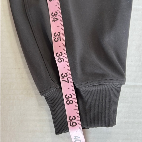 LULULEMON ATHLETIC PANTS STRETCH HIGH RISE FULL LENGTH GRAY JOGGER PANTS SZ 6 - Picture 10 of 11